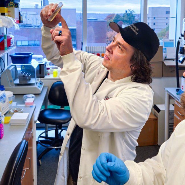 Startup bets their superfast microbe can rewrite biotech